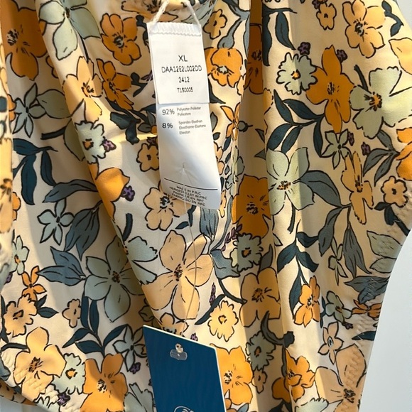 CUPSHE XL Ditsy Floral One-Piece Swimsuit – Flutter Sleeve, Summer Beachwear - Picture 10 of 17